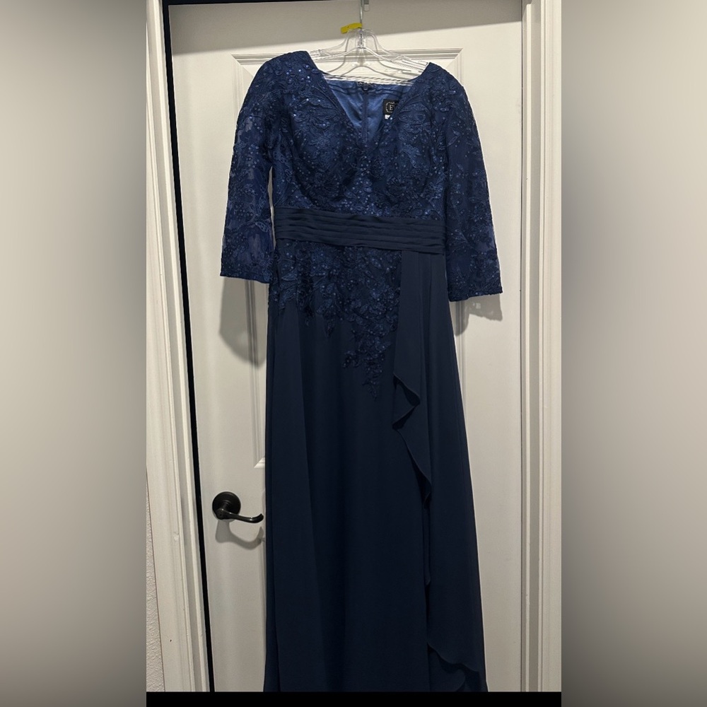 Elegant Navy Lace Evening Dress